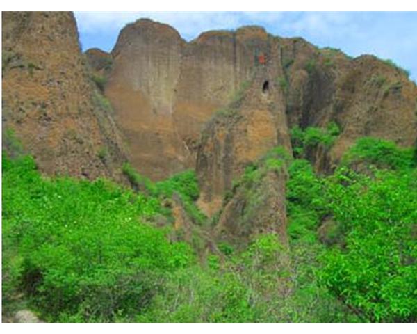 白云古洞又称白云峡谷,朝阳洞,位于承德市丰宁满族自治县境内.