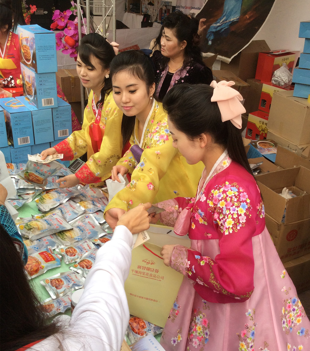 北京有家海棠花餐厅,好像是朝鲜国家级的.