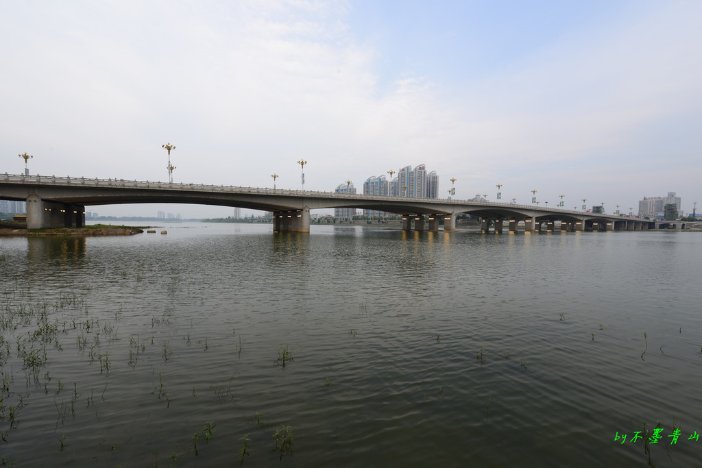 汉江,又称汉水,汉江河,为长江最大的支流,现代水文认为汉江有三源:中图片