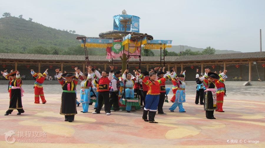 互助彩虹部落土族风情园