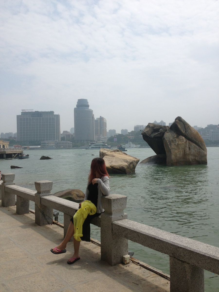一个人去厦门旅游住哪里比较方便去景点呢