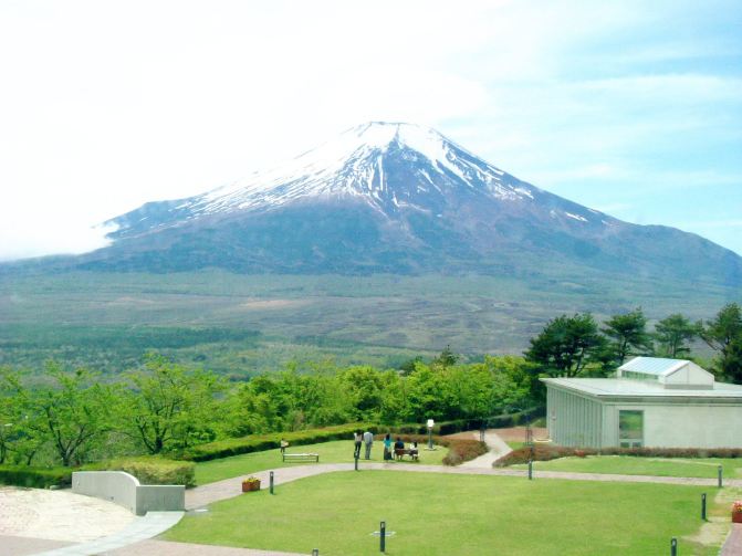 日本富士山小资自由行,泡温泉、逛忍野八海、