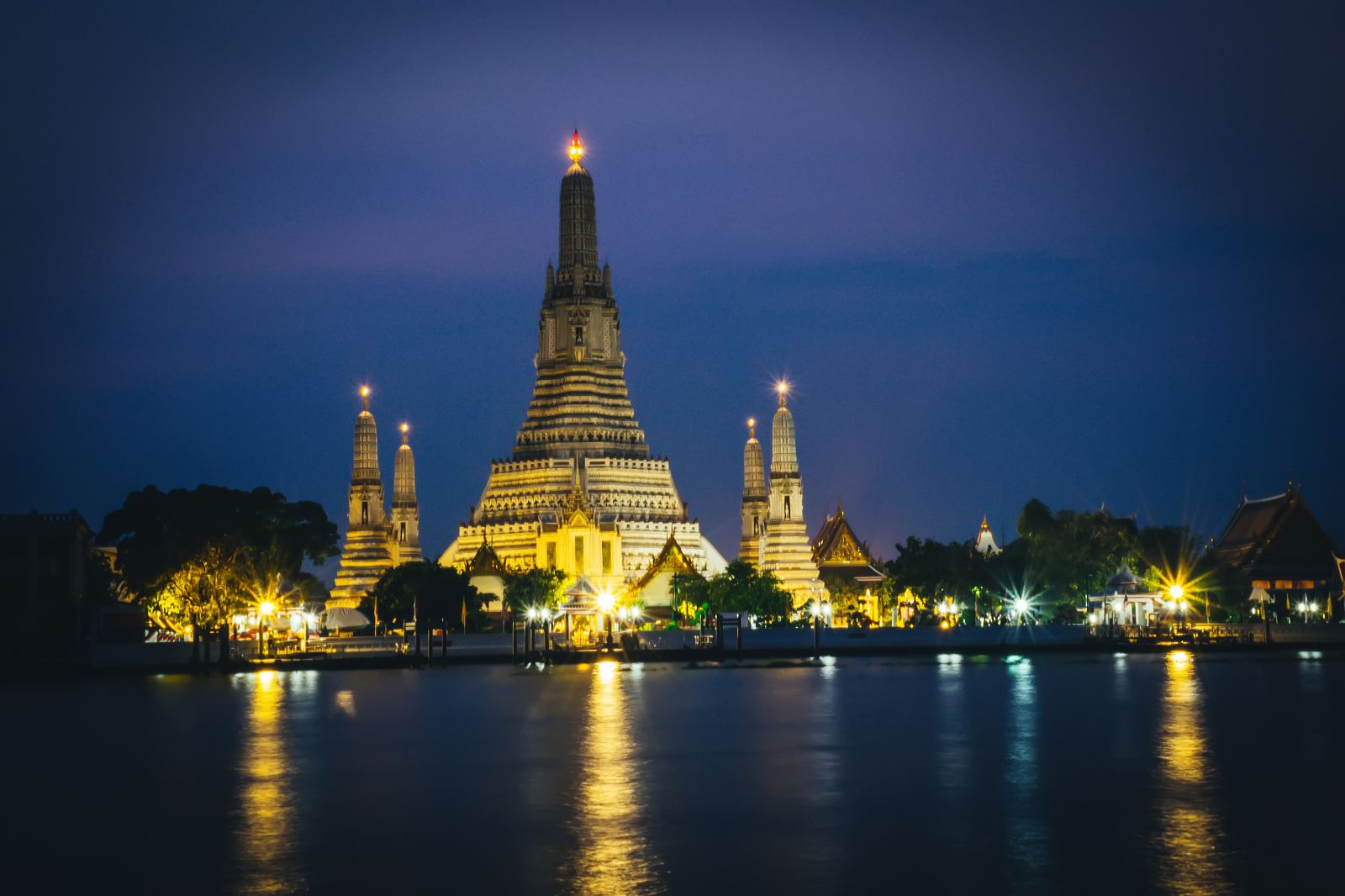 泰国曼谷 璀璨明珠号夜游湄南河