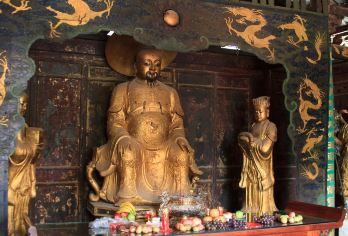 昆明石林+金殿一日游【二环内上门接送 | 贵宾私家团】【[游玩品质]充足时间饱览美景，感受神奇的喀斯特地貌，倾听吴三桂和陈圆圆的爱情故事。】