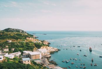 广东湛江硇洲岛+东海岛一日游【一价全包纯玩团+含船票观光车】【[品质优选]优质服务，小团出行，避免人多拥挤，专业司导，可针对团建定制餐饮、活动服务等】