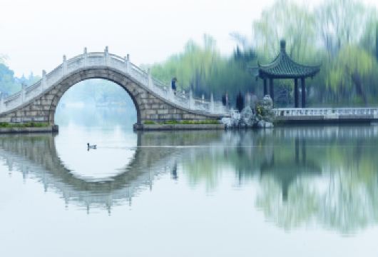 扬州瘦西湖+大明寺+何园+东关街历史街区跟团纯玩1日游【错峰游瘦西湖， 自由品尝淮扬美食】