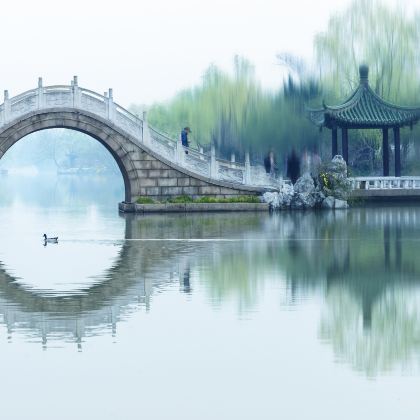 扬州瘦西湖+大明寺+何园+东关街历史街区跟团纯玩1日游