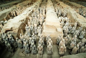 秦始皇帝陵博物院(兵马俑)半日游【每天两班/赠耳麦/上门接】【[全景参观]基本陈列馆+兵马俑一、二、三号坑/赠无线耳麦 ，二环内接早，回程钟楼回民街附近散团】