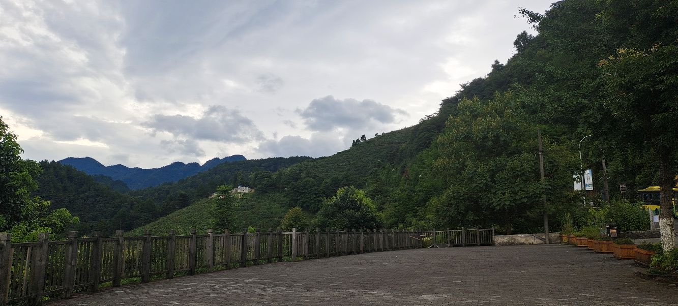 黑山谷露营基地