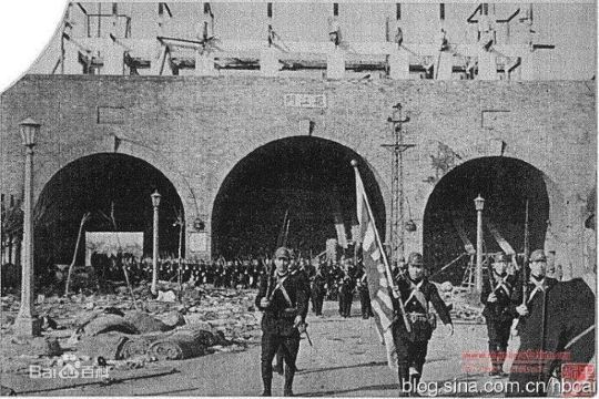 挹江门之后城墙沿着外秦淮河,一路风景秀丽