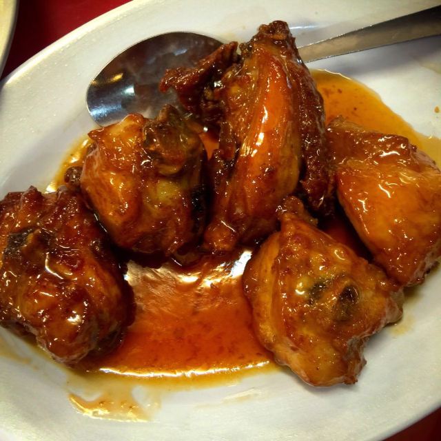 由于淘哥不吃海鲜,帮他点了份酸梅鸡,口味有点像糖醋排骨的味道