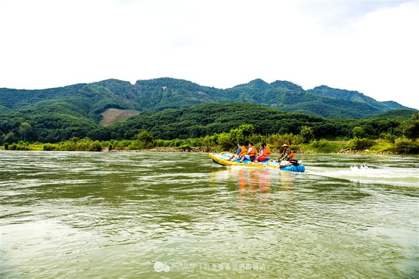 西双版纳傣族园,将泼水进行到底
