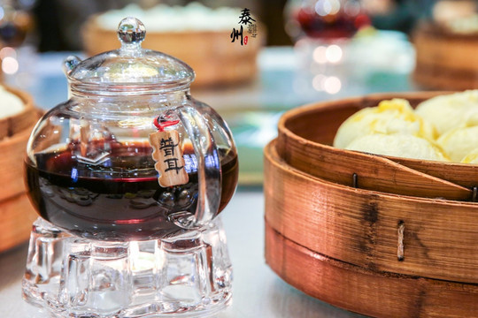 当地人的早茶讲究三宝,这家古月楼据说是老字号