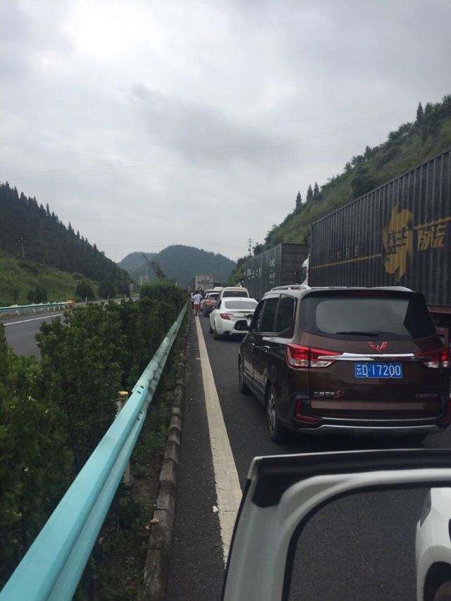 重庆高速堵车图片真实图片