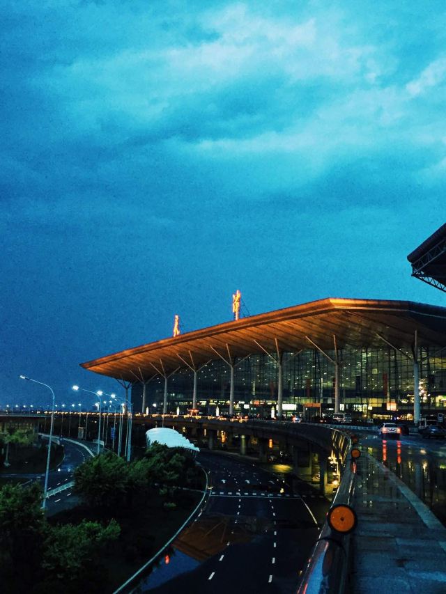 雨后的天津滨海国际机场
