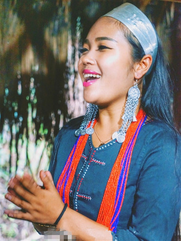 佤族姑娘实力撩汉示爱一个大写的"污"