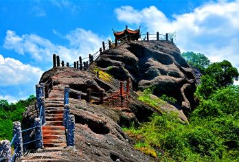 福建龙岩冠豸山景区一日游【纯玩包车+上门接送+车型自选】【专享超省心包车服务，胡哥旅游家伴司带您走进山水之都-价值连城！】