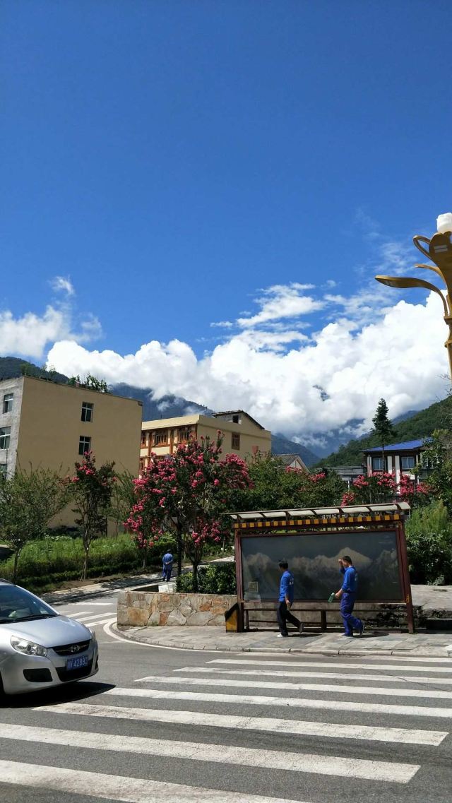 海螺沟二号营地冰川温泉