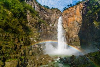 中国广东乳源广东大峡谷一日游【5-15座包车游天天出发】【大自然的鬼斧神工，天使刻下的地球伤痕，1386级石阶“通天梯”。】