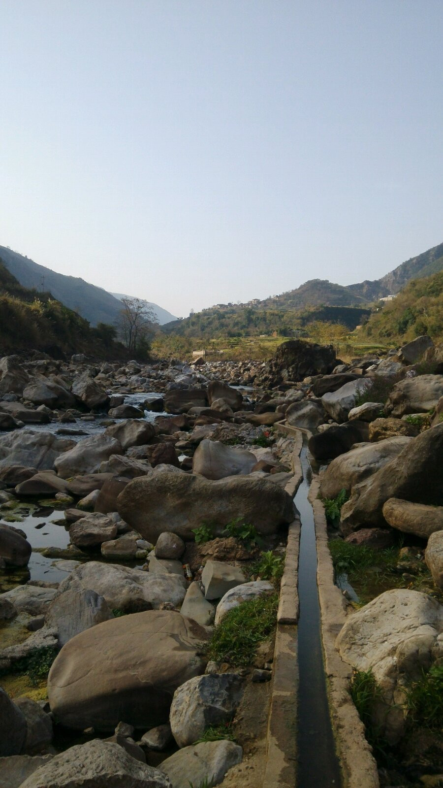 祿勸翠華鄉峽谷野溫泉露營