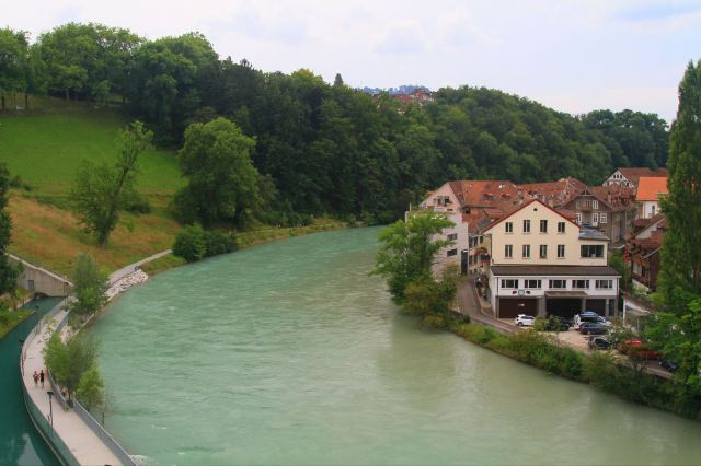 莱茵河的源头在阿尔卑斯山圣哥达峰下,但不得不说,身为欧洲最大的瀑布
