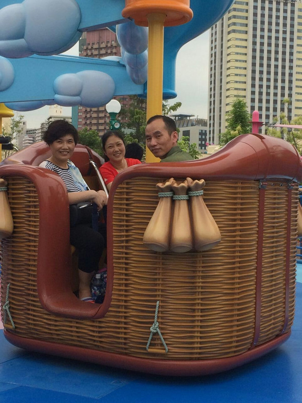 一个人坐车坐船坐凳子猜成语_一个人坐船的图片(3)