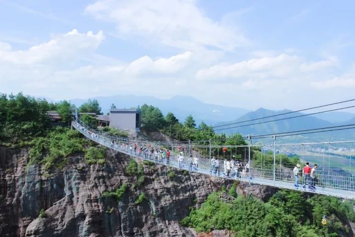 石牛寨高山地下大峡谷漂流