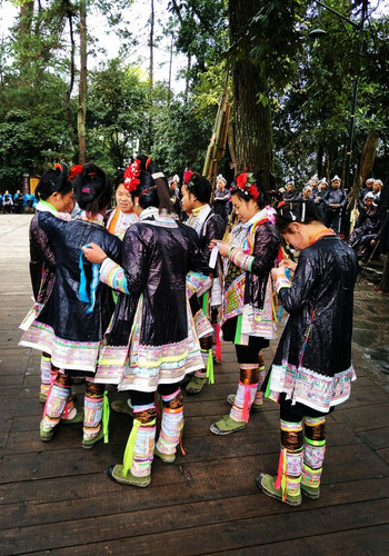 两口县人口_一家两口图片卡通