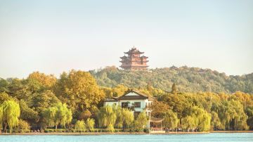 杭州秋季西湖城隍閣