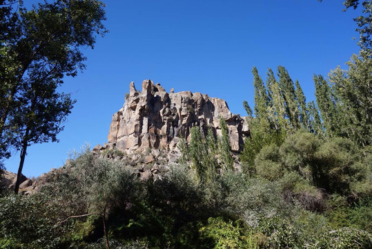 厄赫拉热峡谷(ihlara&nbsp;valley)位于阿克萨赖(aksaray)东南部,一路