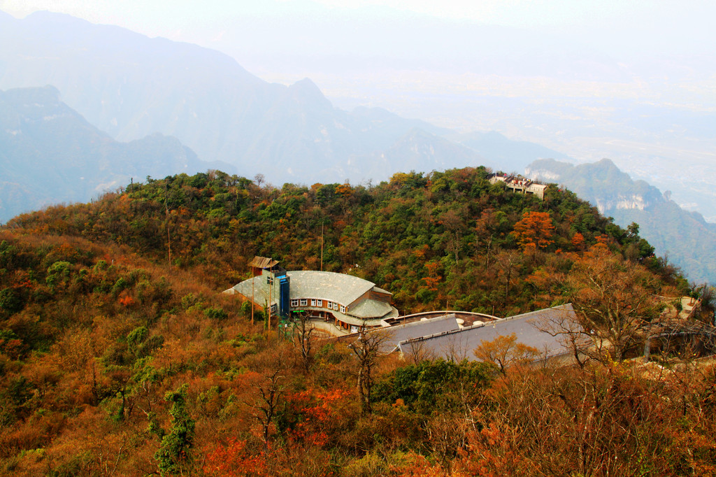 雲夢仙頂有小纜車去天門寺,這個是需要收費的.