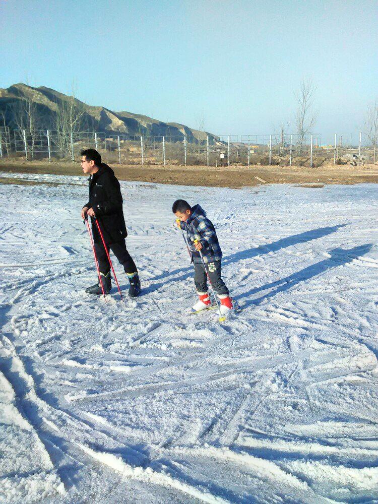 东岭滑雪场