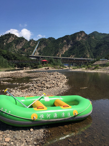 饭后到住宿地也就是漂流附近二个半小时,走的国道.