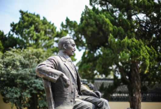 南京总统府+牛首山+纪念馆+夫子庙一日活动【[精选景点]总统府+纪念馆+夫子庙风光带+牛首山；】