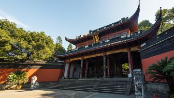 杭州夏季岳庙风景图