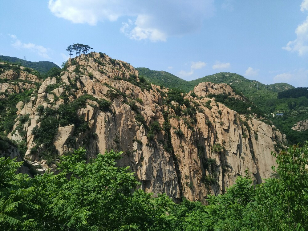 祖山有東門,北門和西門三個門,(從東門和北門走最終都到望海寺景區)