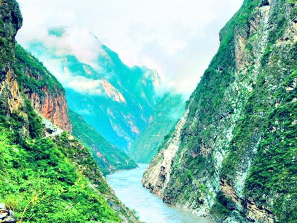 雅砻江大峡谷