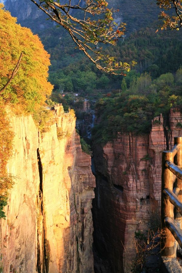 辉县红岩大峡谷攻略,辉县红岩大峡谷门票/游玩攻略/地址/图片/门票