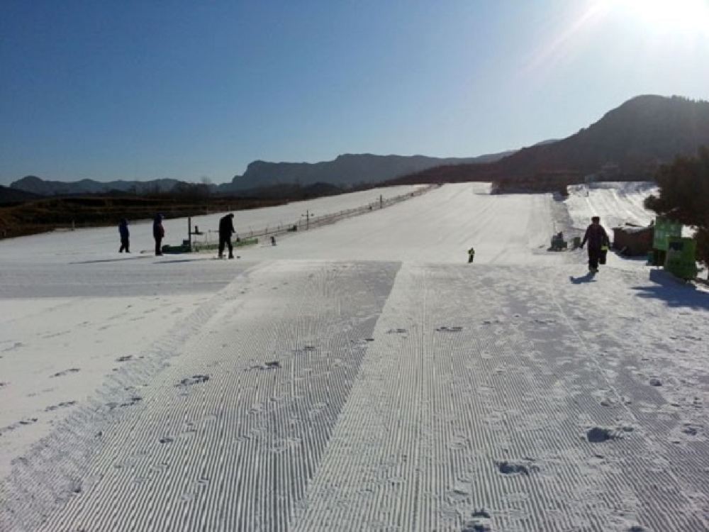 右玉南山滑雪场老板图片