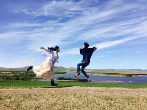 亿万星空的温暖拥抱,奔跑在呼伦贝尔草原上的诗和远方(花儿与大叔的