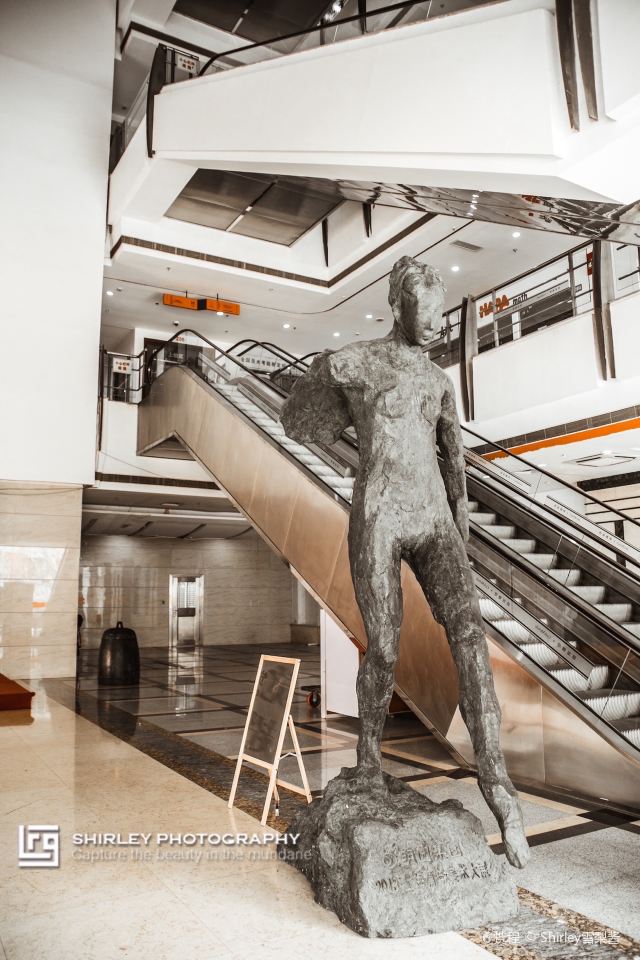 明圆美术馆坐落于上海市徐汇区,位居淮海路复兴路中枢,是上海市中心