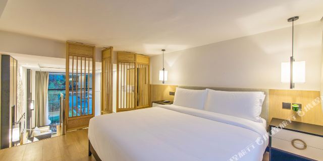 良宿(阳朔十里画廊遇龙河店)1-3晚 含早 遇龙河漂流门票,出门就是竹筏