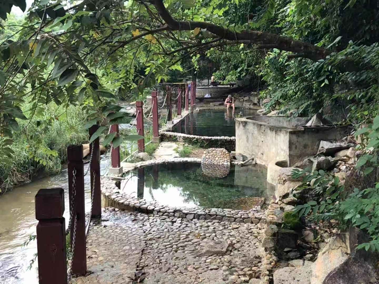 七仙瑶池野溪温泉