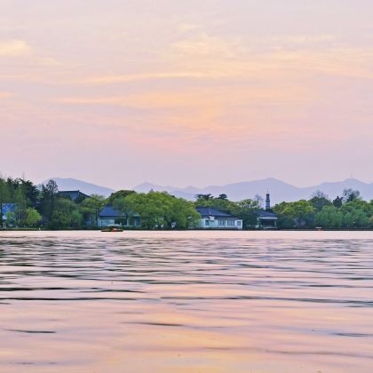 杭州西湖游船+雷峰塔+杭州宋城宋城千古情跟团跟团1日游