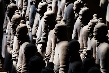 兵马俑+千古情+《驼铃传奇》秀一日游【2-8人小团】【精品独立小团.品质游.兵马俑导游深度讲解.专人专车服务，纯玩无购物，车队统一管理，车况好出行无忧！】