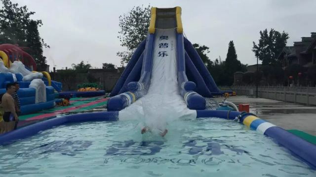 并且在可拆装水上乐园的整体功能设计,形象策划,产品配套