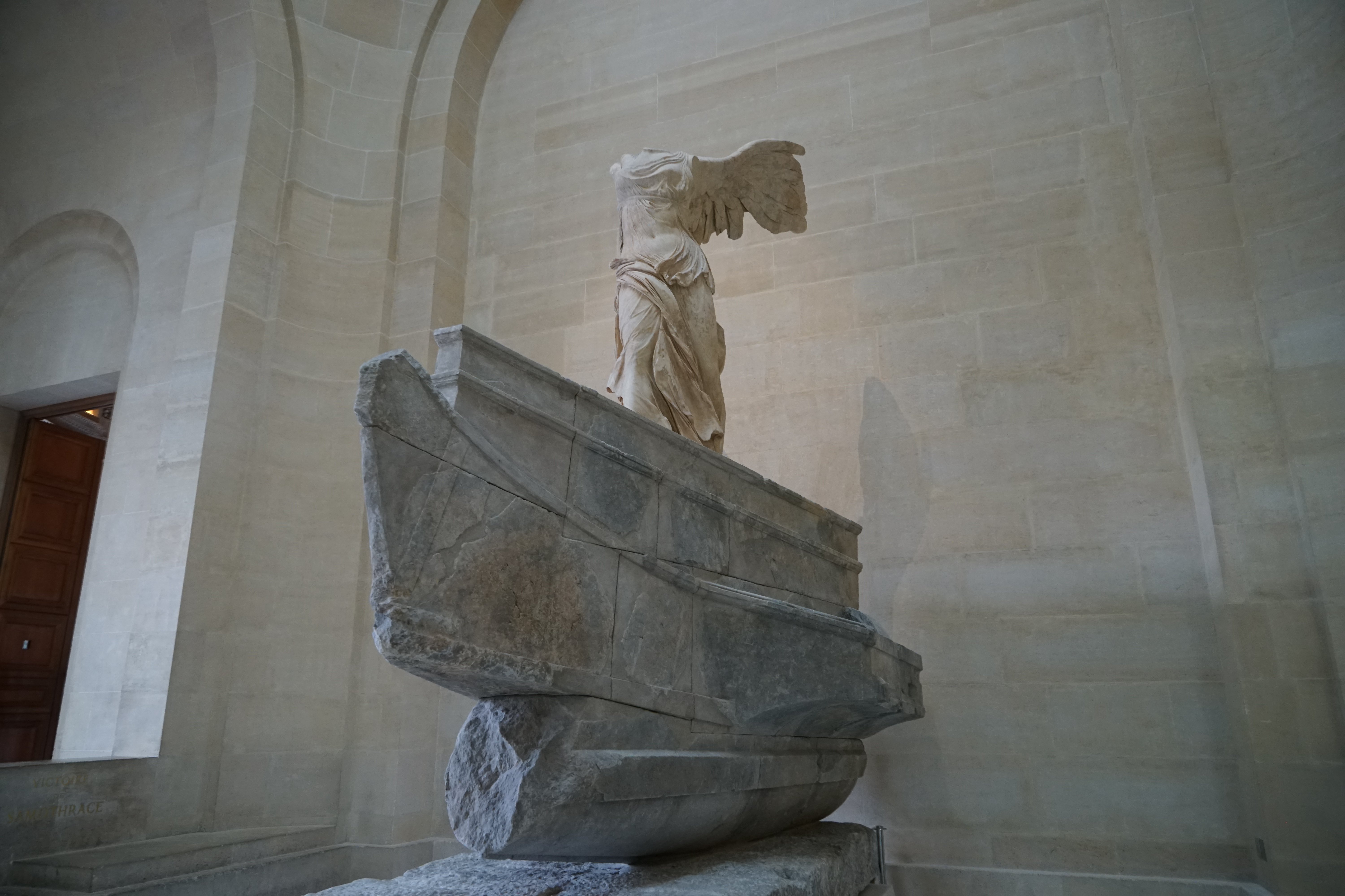 帕奥涅斯胜利女神石像图片