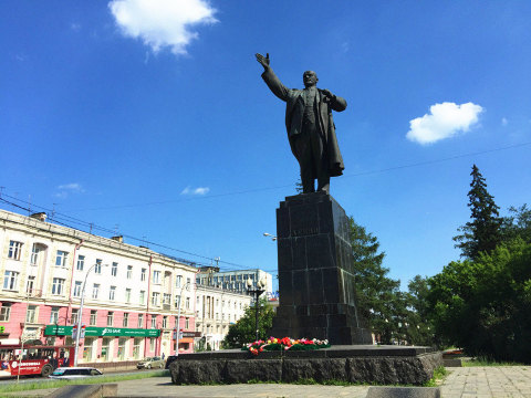 再往前走是列宁广场,可以看见他的雕塑 伊尔库茨克