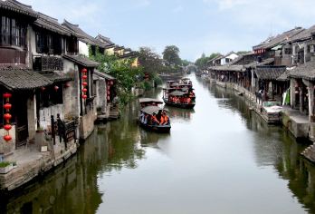 嘉善西塘古镇+嘉兴乌镇+乌镇西栅景区+西栅夜游 纯玩一日游【双水乡古镇，大门票全含。】