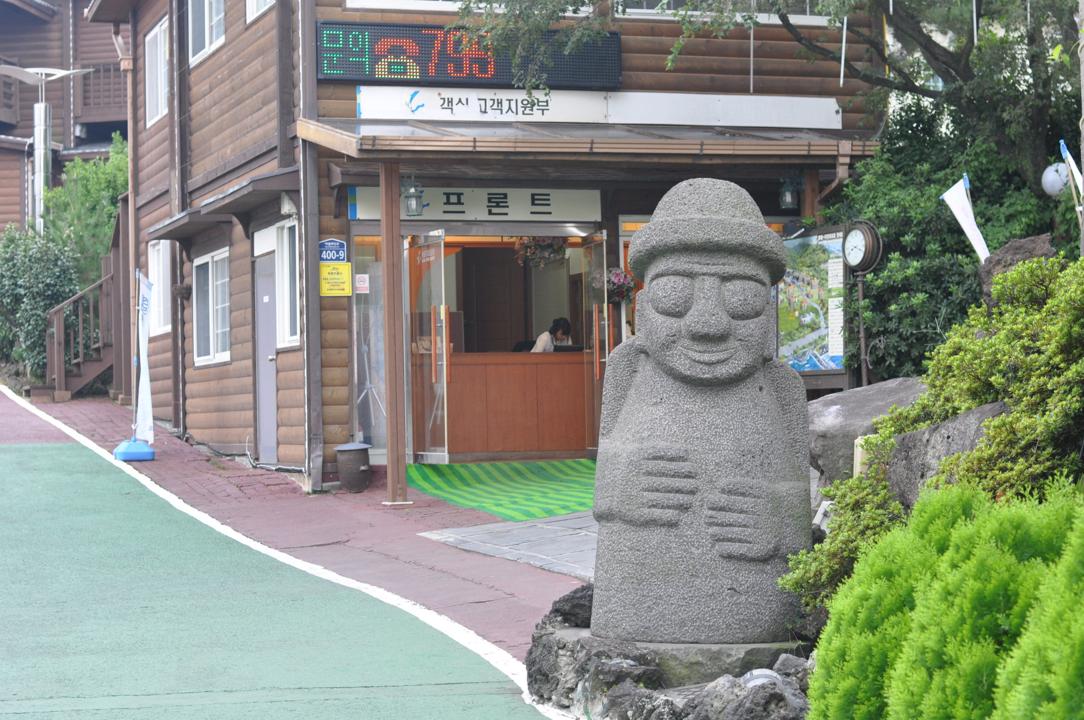 石头爷爷,是整个济州岛的标志,很憨厚的样子. 济州岛